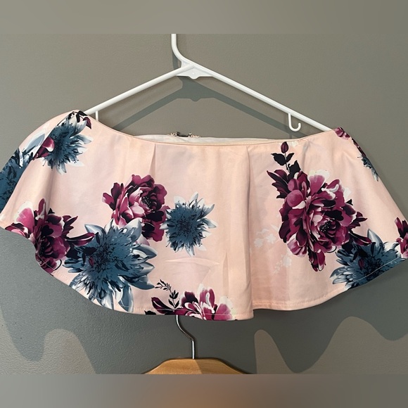 Cropped top and mid rise pant set by Solaris - Picture 4 of 11